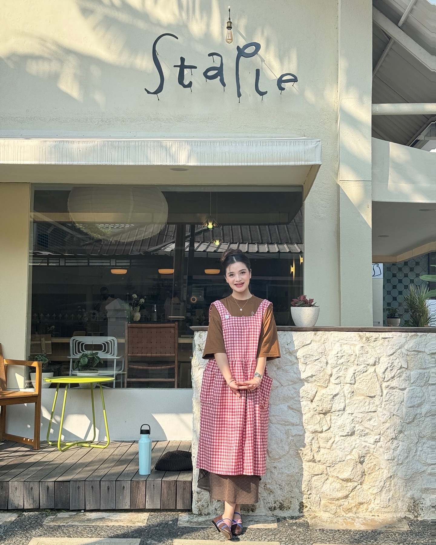 Audinna juga memiliki kesibukan sebagai owner dari restoran Staple Bonds & Noms