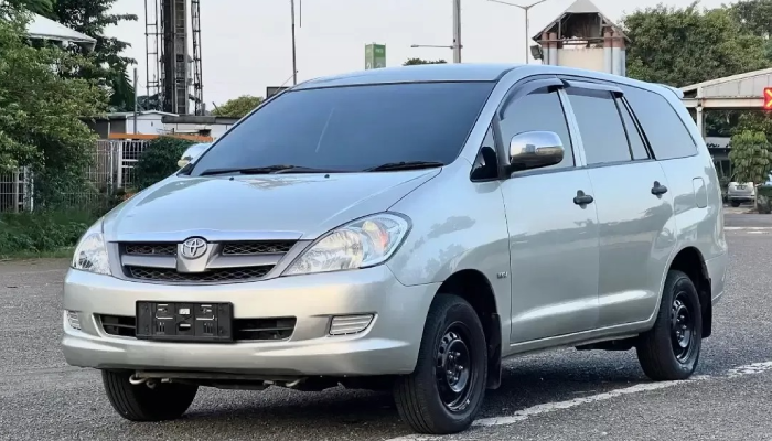 Toyota Innova.