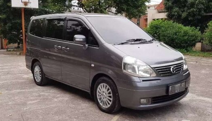 Nissan Serena.