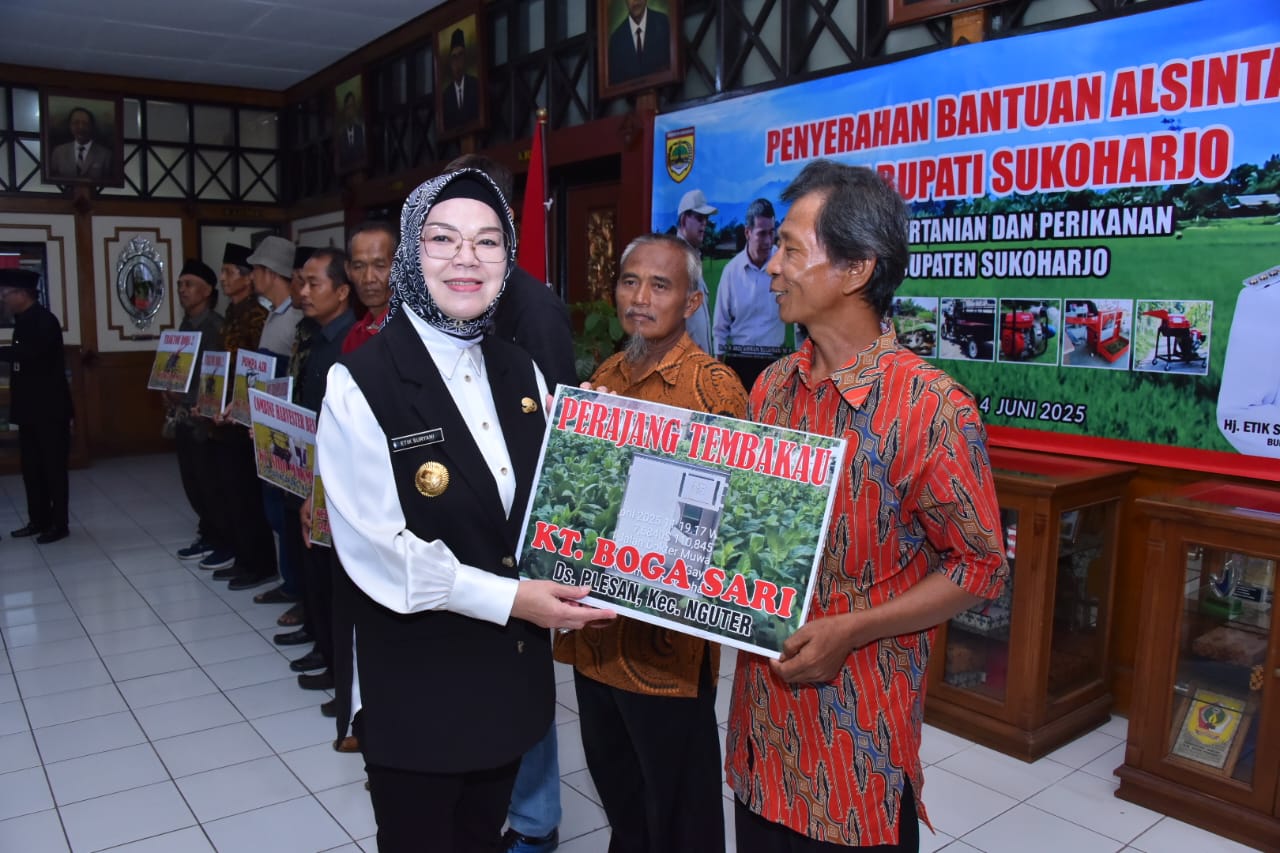 Bantuan alat perajang tembakau untuk mudahkan para petani