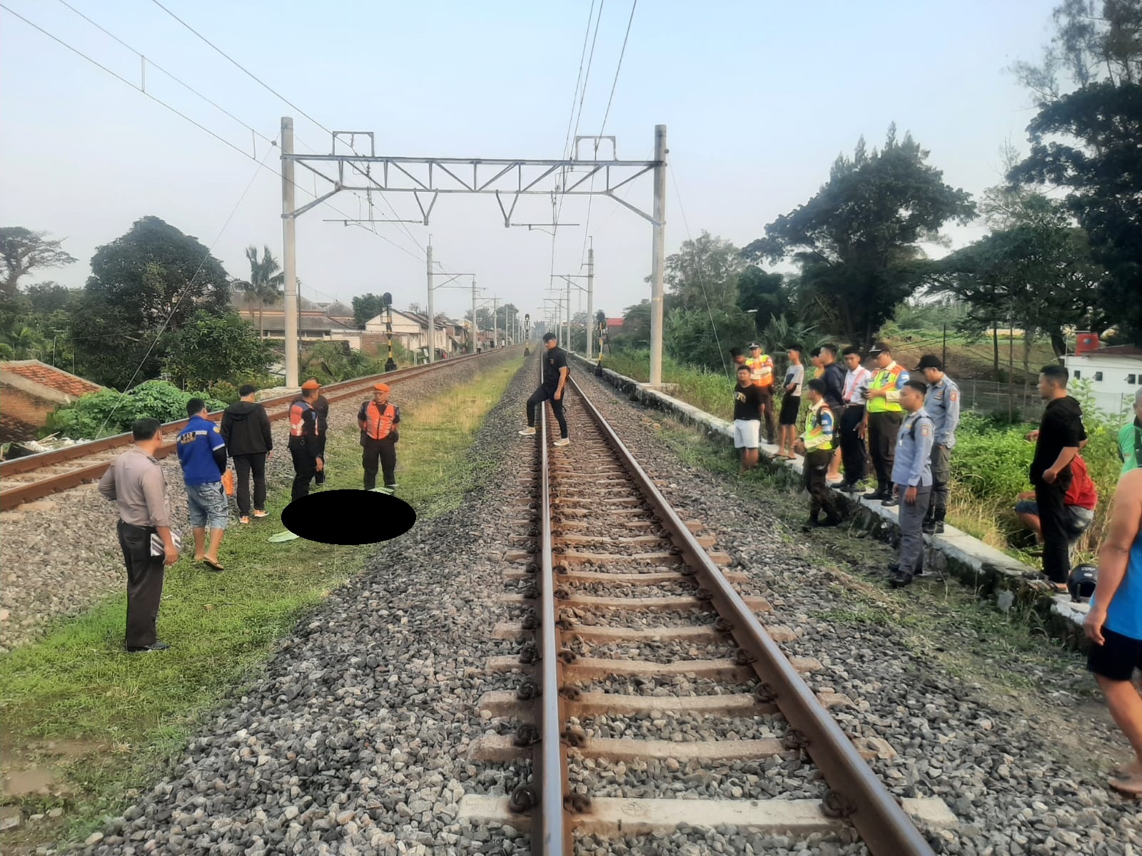 Polisi Selidiki Identitas Pria Tewas Tertabrak KRL di Pucang Sawit Solo,&nbsp;Jenazah Korban Dititipkan di RSUD Moewardi