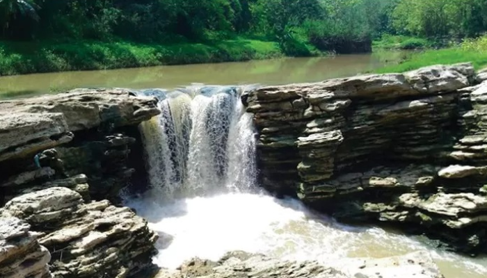 Kedung Grujug, air terjun mini tersembunyi di Miri, Sragen.