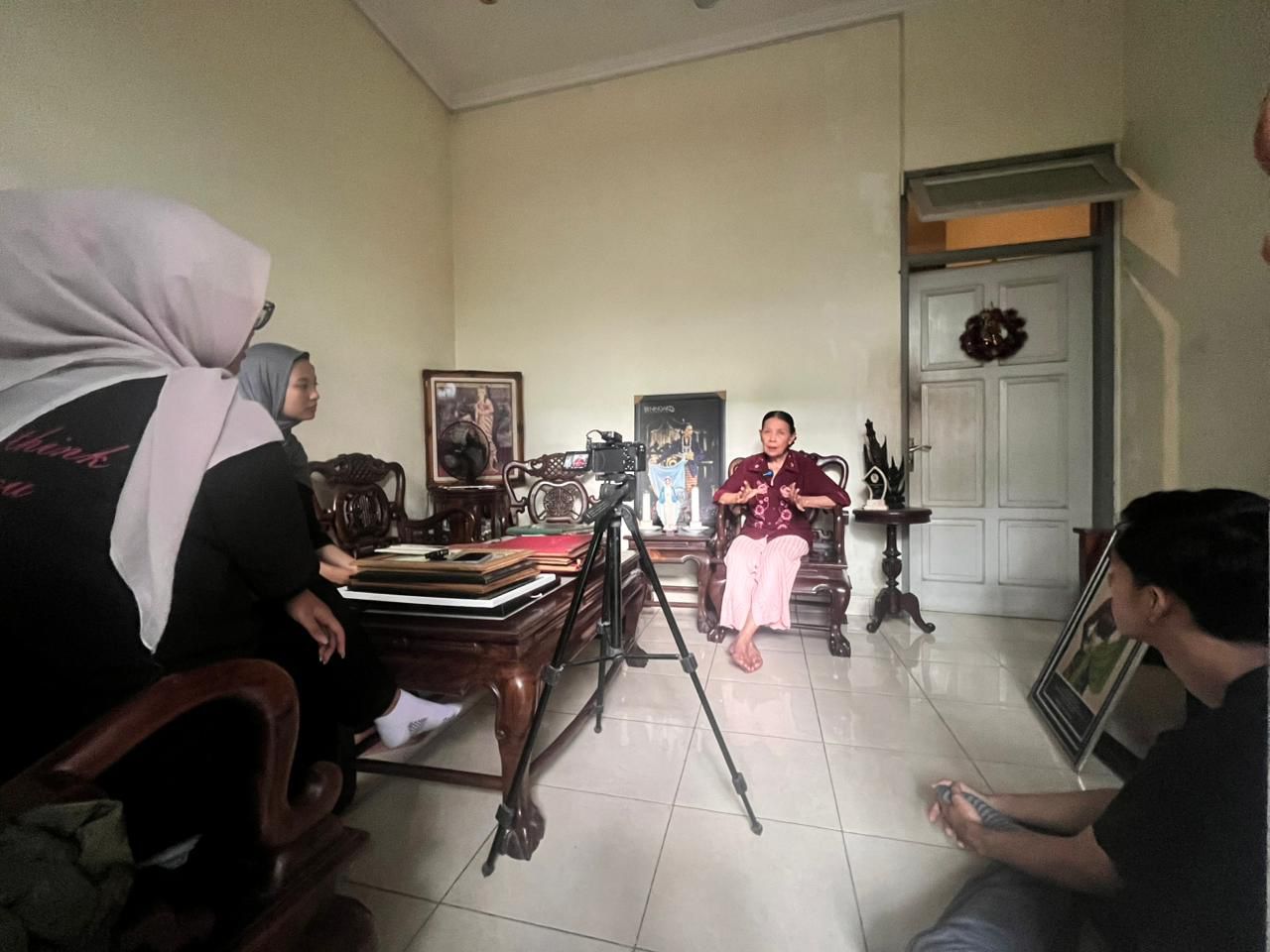 Pembuatan dokumenter, Rusini, maestro tari asal Solo oleh mahasiswa FSRD ISI Surakarta.
