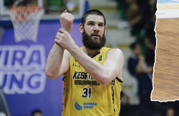 Penampilan roster Kesatria Bengawan Solo William Artino saat dijamu Prawira Bandung, beberapa waktu lalu.