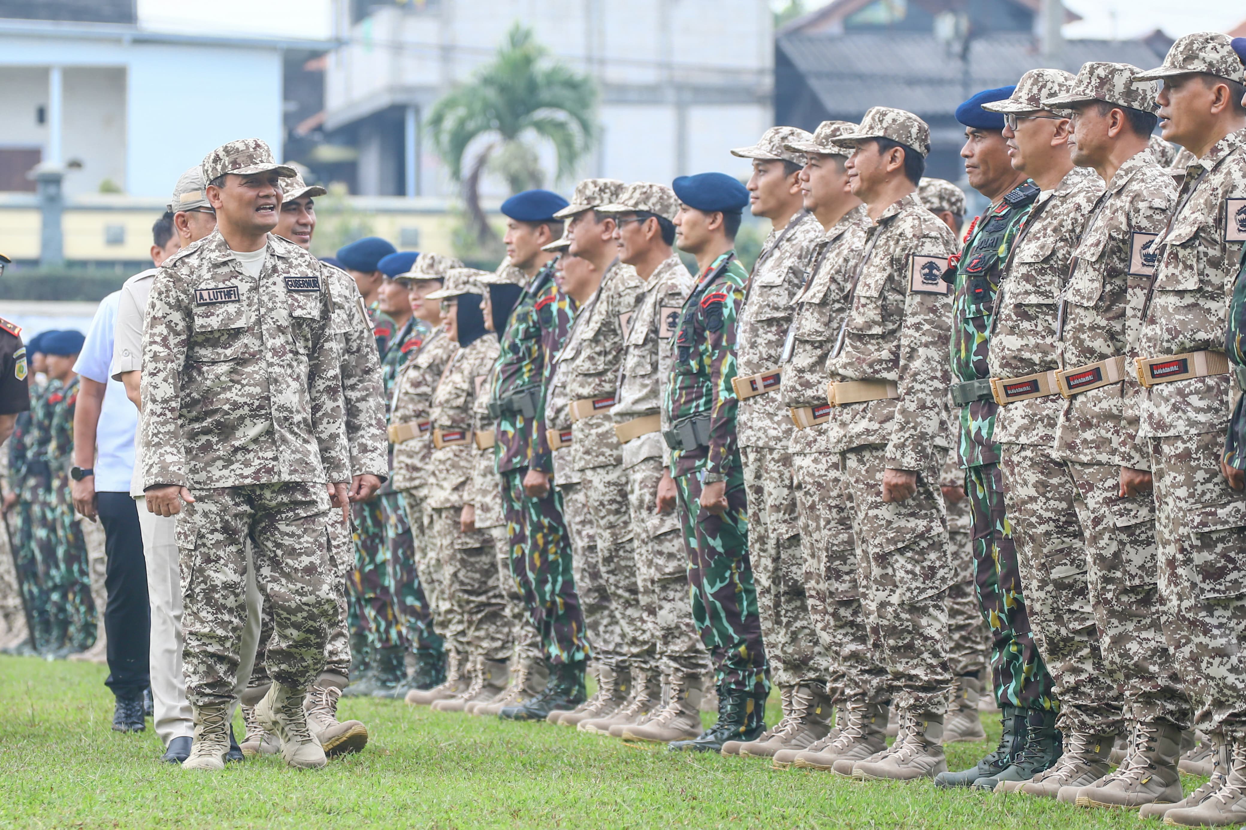 Gubernur Jateng Ahmad Luthfi membuka kegiatan &ldquo;Manunggal Leadership Retret: Ngopeni Nglakoni Jawa Tengah&rdquo; di Lapangan BPSDMD Provinsi Jateng, Selasa (10/6/2025).