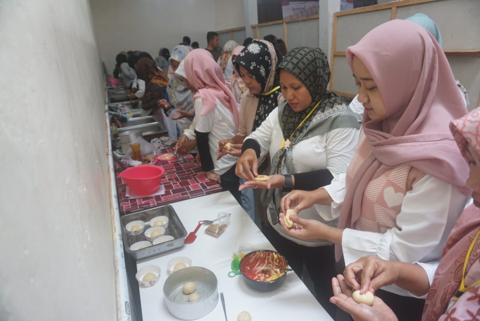Sejumlah peserta pelatihan makanan olahan di LPK Barokah, Desa Kadilajo, Kecamatan Karangnongko, Klaten.&nbsp;