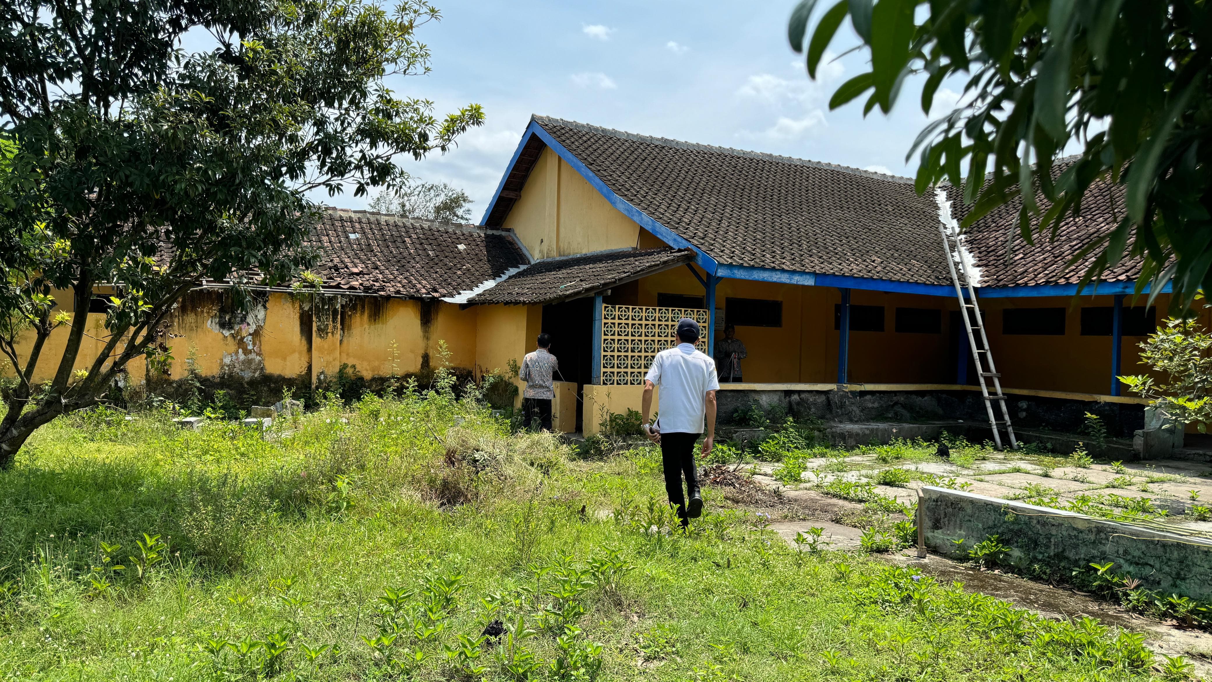Bekas sekolah di Kecamatan Jaten yang sempat diusulkan untuk lokasi Sekolah Rakyat. (Rudi Hartono/Radar Solo)