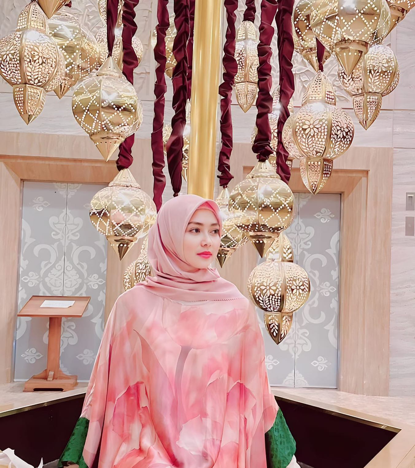 Bikin Nassar Terpana, Ini 5 Potret Cantik Lala Nurlela Ipar Syahrini, Ibu Empat Anak Dikenal Tajir Melintir