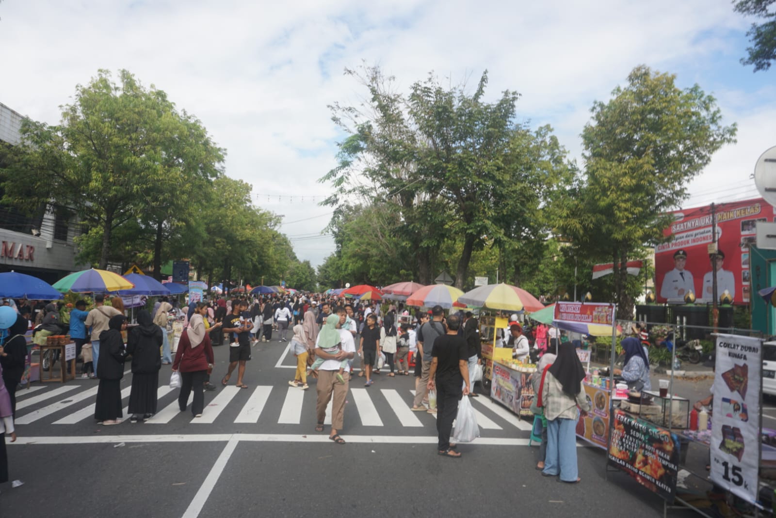 Car Free Day (CFD) Klaten yang digelar di Jalan Pemuda tampak ramai pengunjung. (Angga Purenda/Radar Solo)