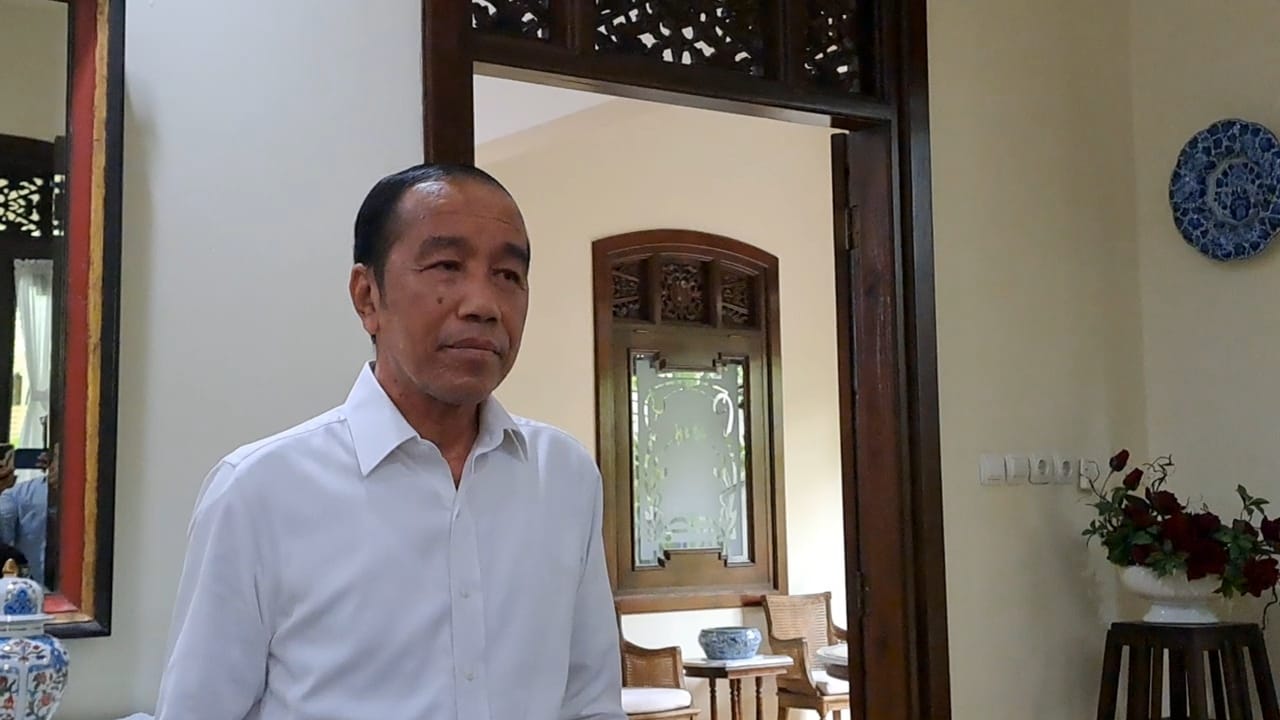 Jokowi beri keterangan terkait nama kapal bertuliskan JKW dan Dewi Iriana yang digunakan dalam pengangkutan nikel di Raja Ampat.