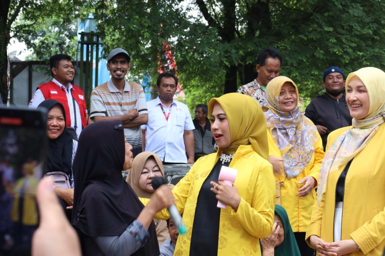 Ketua Umum Srikandi Indonesia Sri Suparni Bahlil Lahadalia saat kunjungi Sragen, Senin (16/6/2025). (Ahmad Khairudin/Radar Solo)