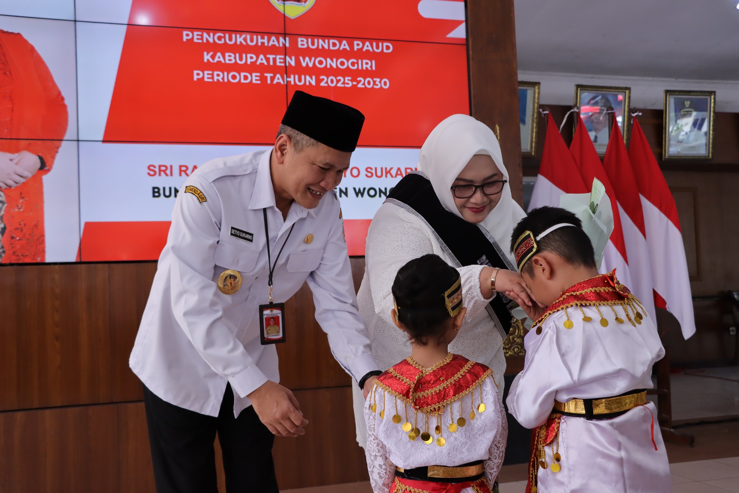 Pengukuhan Sri Rayahuningsih Setyo Sukarno sebagai Bunda PAUD di pendapa rumah dinas Bupati Wonogiri Rabu (18/6/2025).