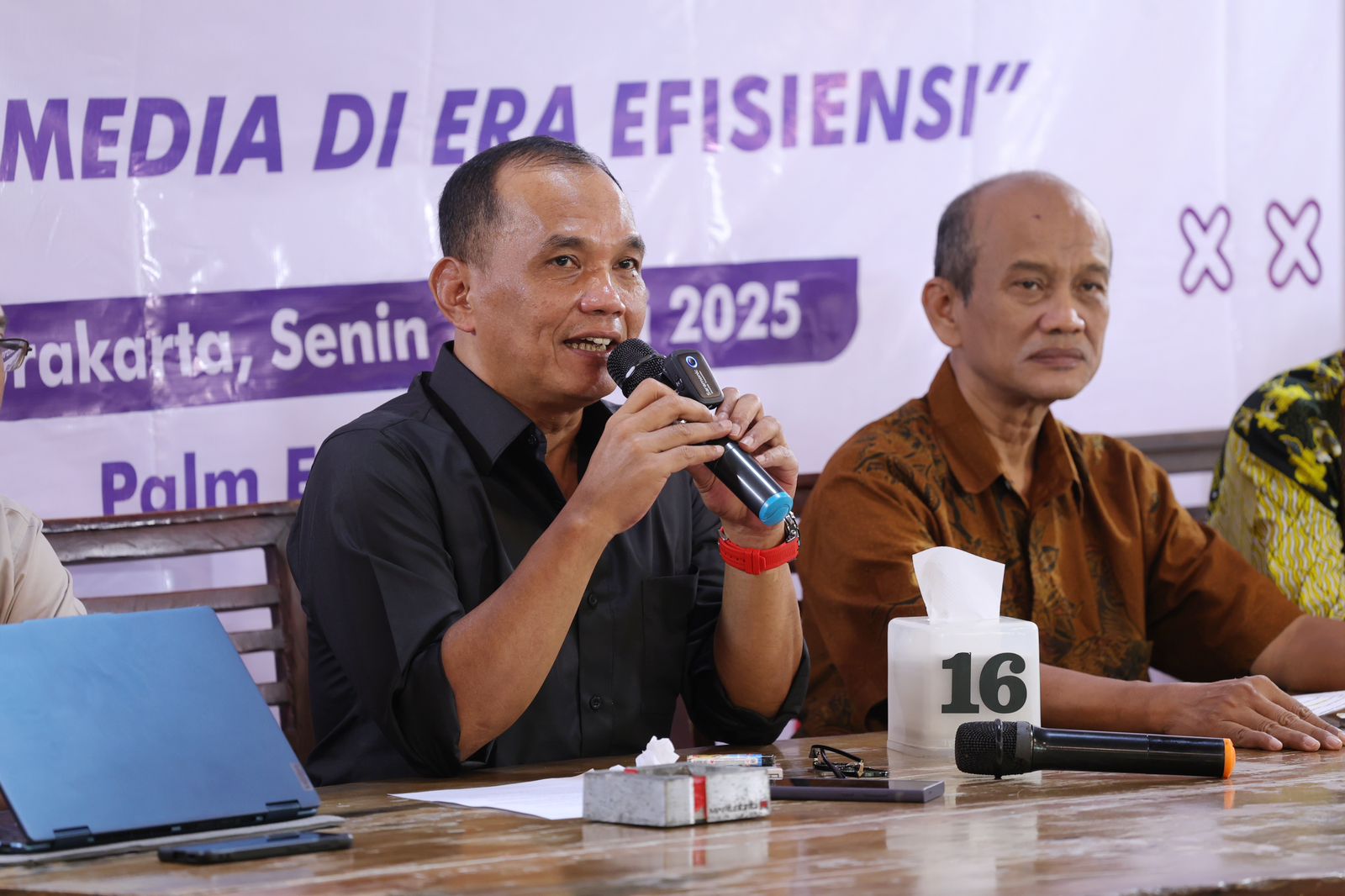 Ketua DPRD Jateng Sumanto berikan paparan saat berdiskusi dengan awak media belum lama ini.