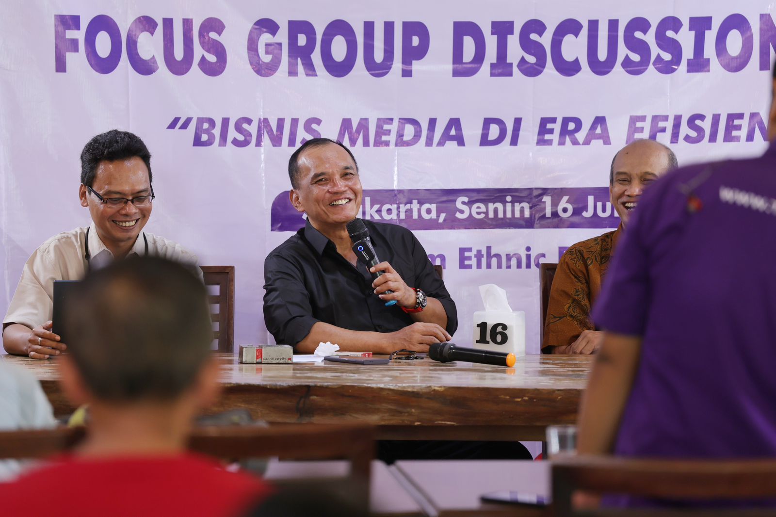 Ketua DPRD Jateng Sumanto (tengah) didaulat sebagai keynote speaker Focus Group Discussion (FGD) "Bisnis Media di Era Efisiensi" di Solo belum lama ini.