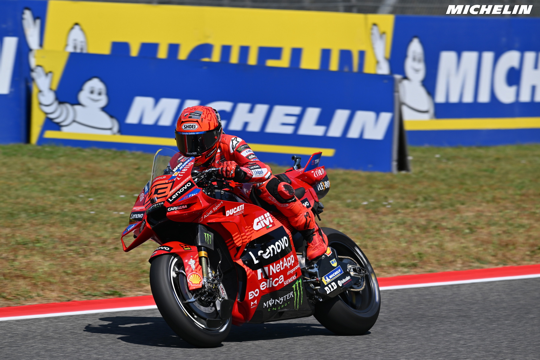 Hasil Sprint Race MotoGP Italia 2025: Sempat melorot saat start, Marc Marquez berhasil menang di kandang Francesco Bagnaia