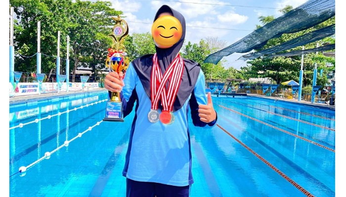 Siswi berprestasi MAN 1 Tegal dikeluarkan pihak sekolah.
