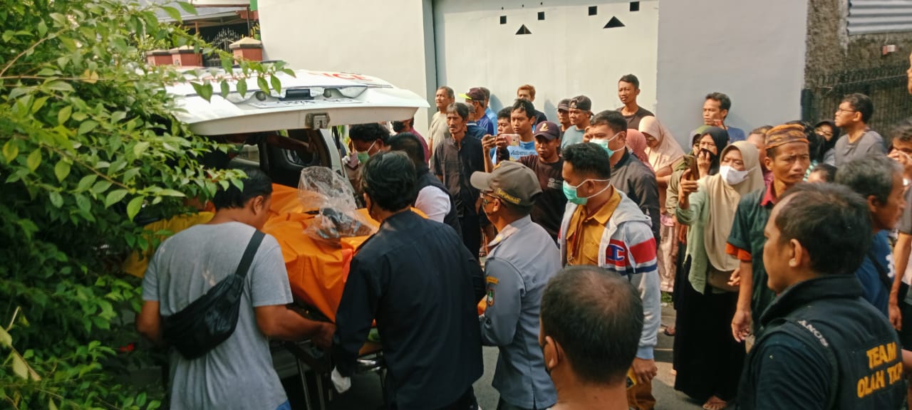 Penemuan mayat di Kampung Krembyongan, RT 02/RW 07, Kelurahan Kadipiro, Kecamatan Banjarsari, Senin (23/6) pagi.
