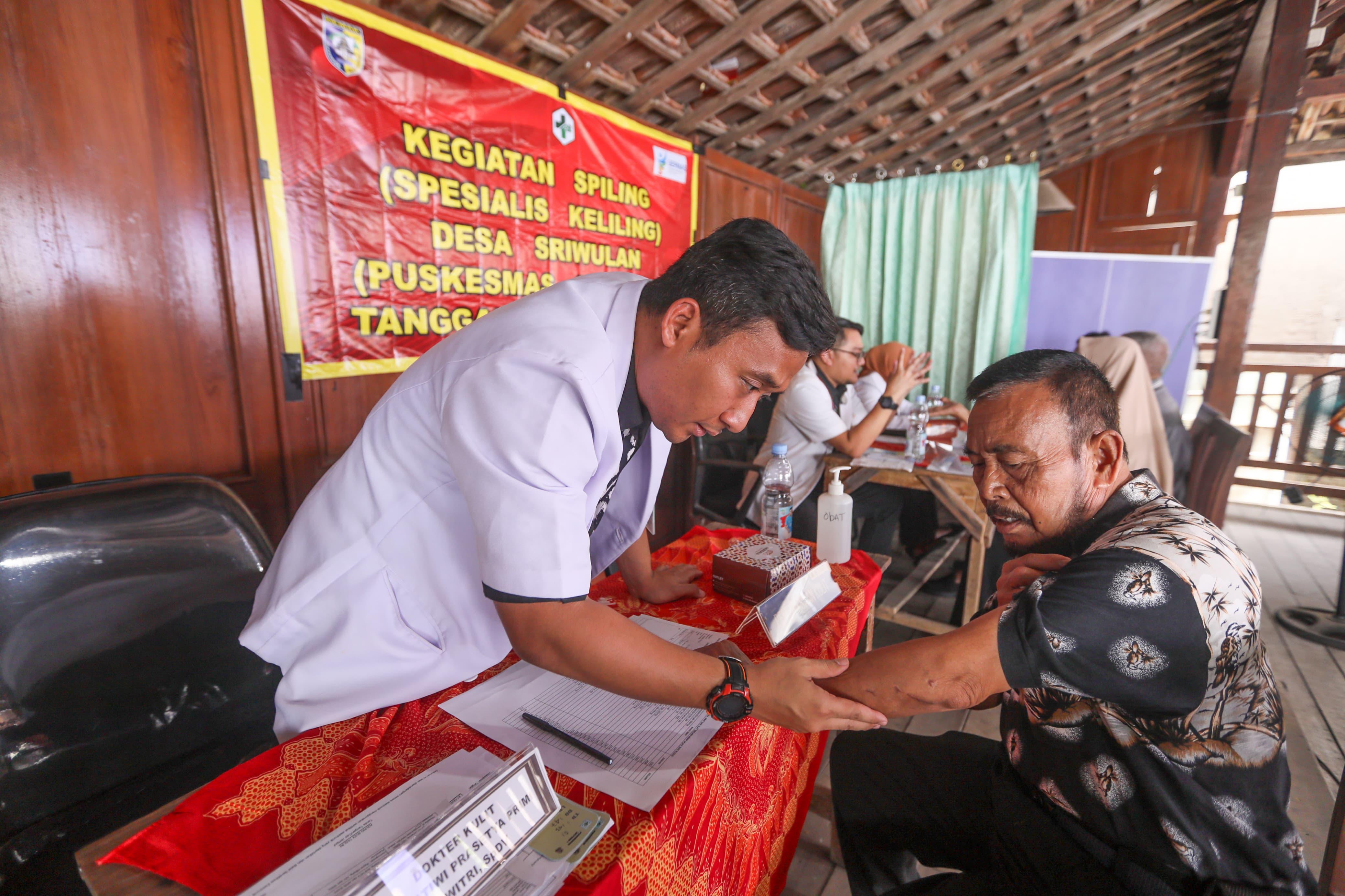 Masyarakat merasakan banyak manfaat dari Program Dokter Spesialis Keliling (Speling) yang dicanangkan Gubernur Jateng Ahmad Luthfi.