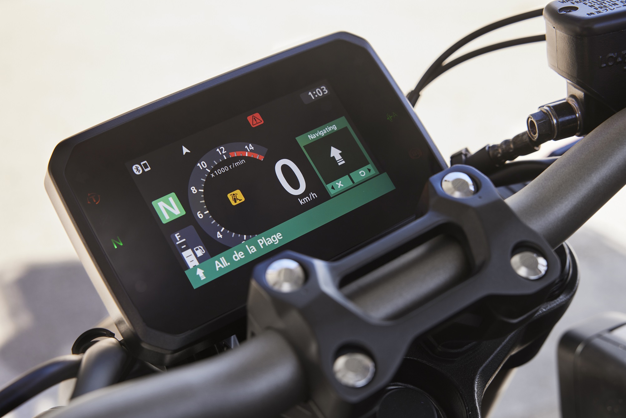 Fitur E-Clutch di motor Honda CB650R.