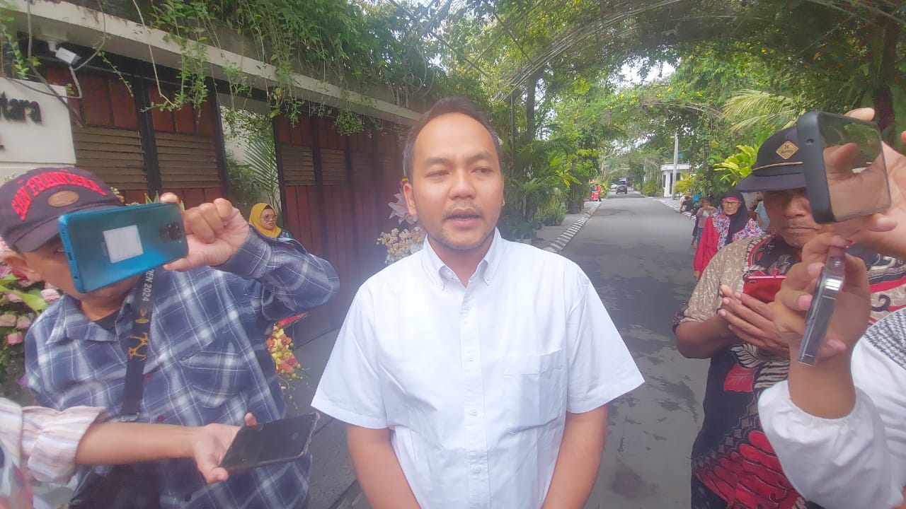 Wali Kota Solo Respati Ardi berkunjung ke kediaman Presiden ke-7 RI Joko Widodo, Selasa (24/6/2025