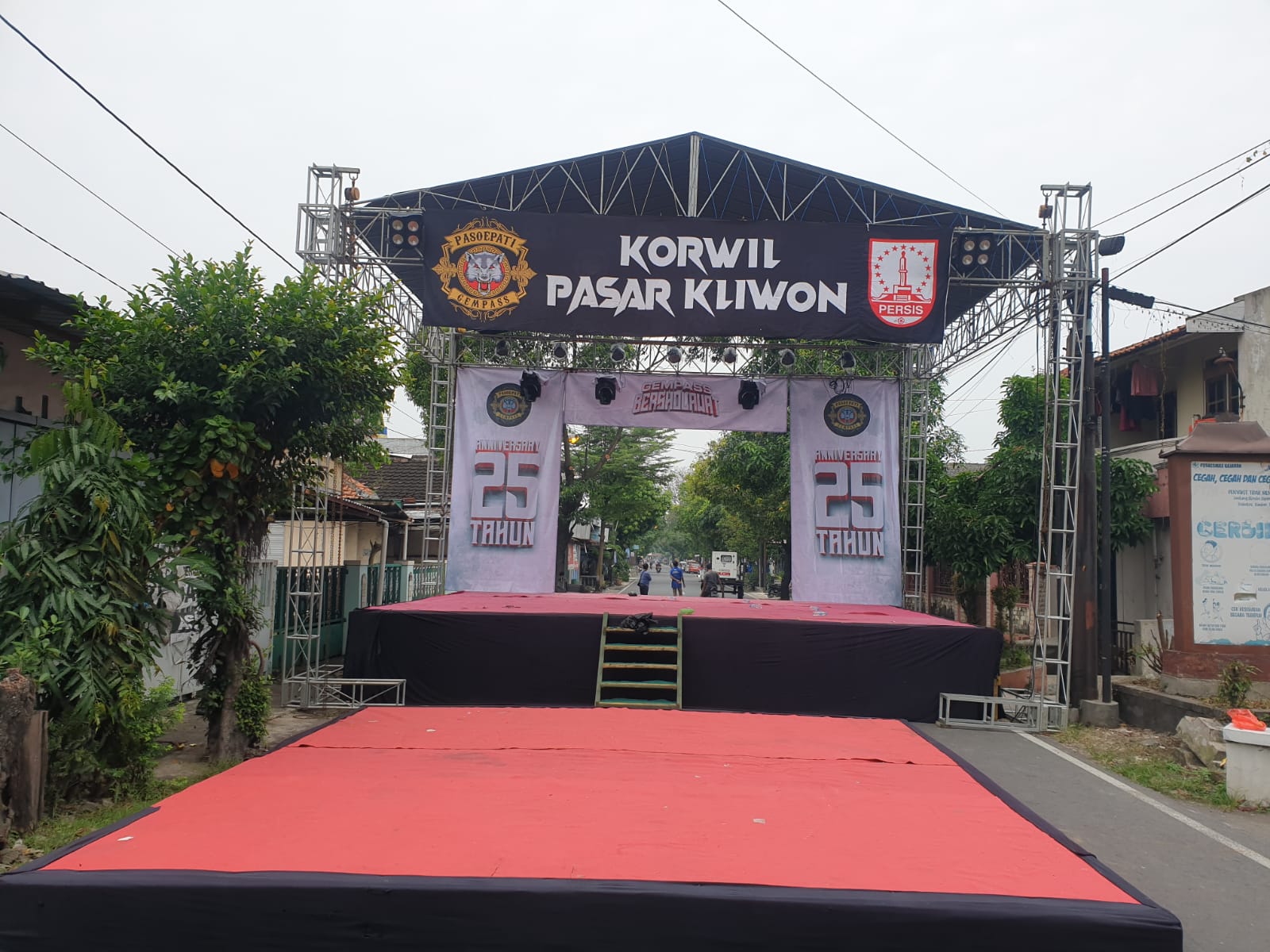 Persiapan Pasoepati Gempas sebelum menggelar selawatan.