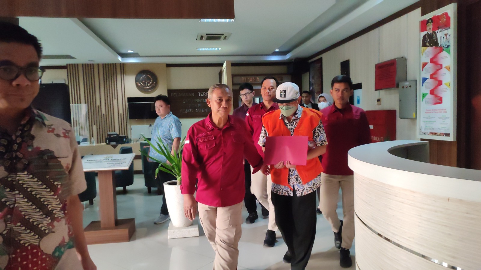 Bos PT MMS berinisial JFS ditahan Kejati Jawa Tengah, Selasa (24/6/2025). (Radar Semarang)