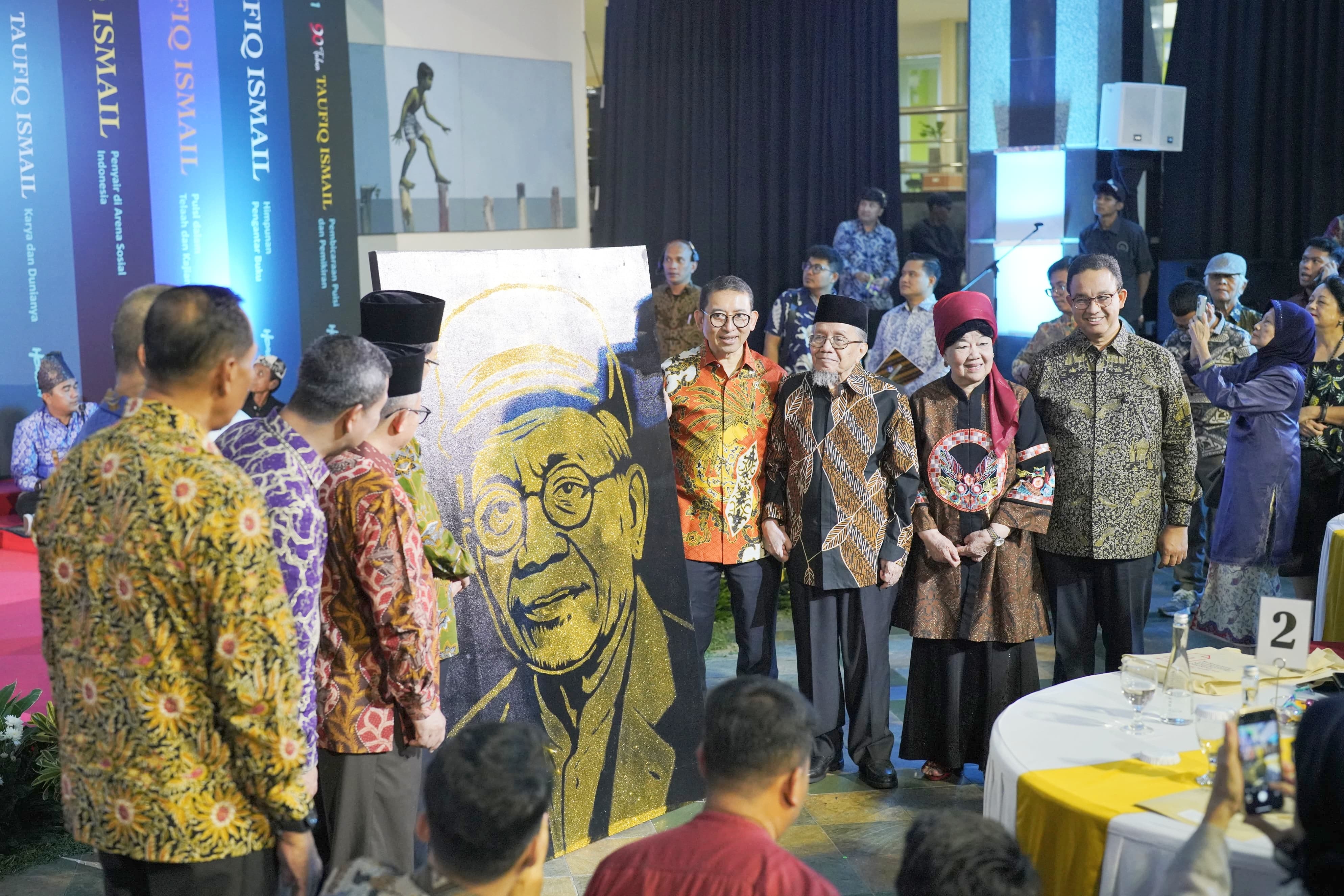Kementerian Kebudayaan gelar Peringatan Hari Sastra Indonesia ke-12. Turut diluncurkan 6 jilid buku 90 Tahun Taufiq Ismail sebagai bentuk penghargaan atas kiprah salah satu maestro sastra Indonesia.