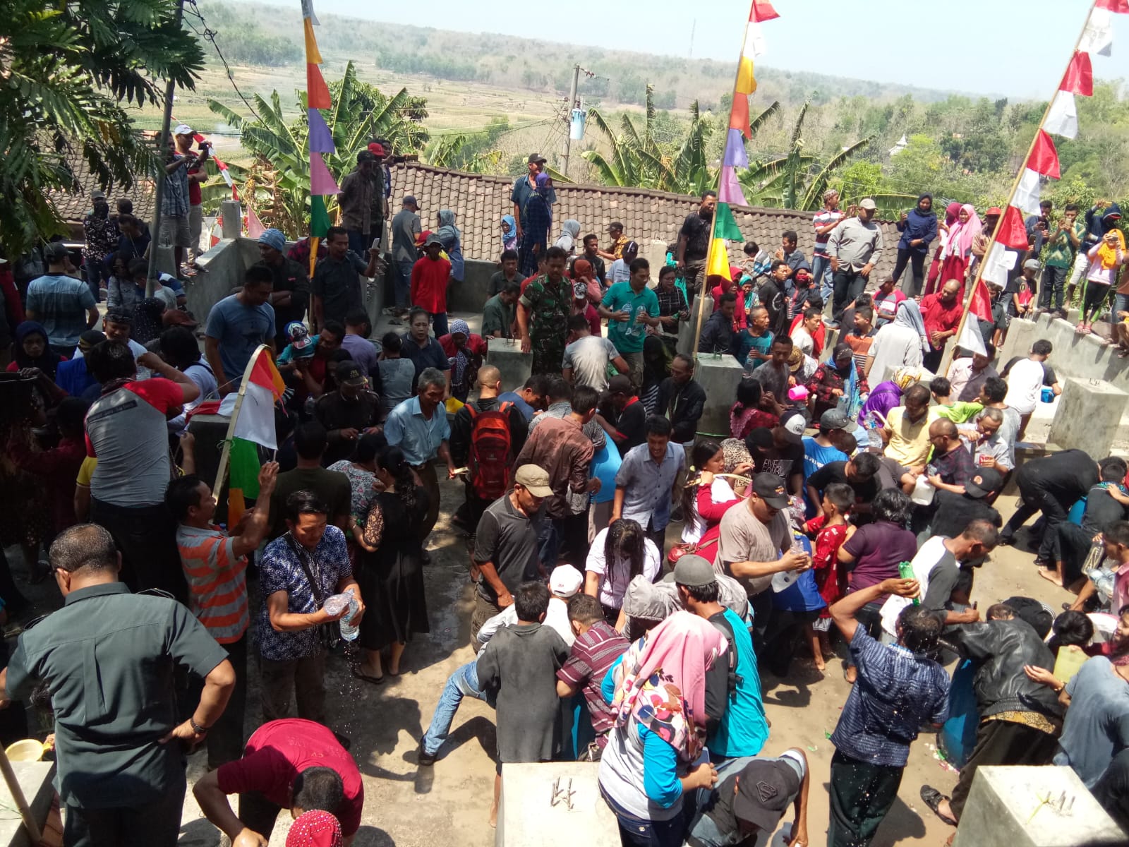 Ritual adat Larap Kelambu Pangeran Samudra di Gunung Kemukus, Sragen. (Ahmad Khairudin/Radar Solo)