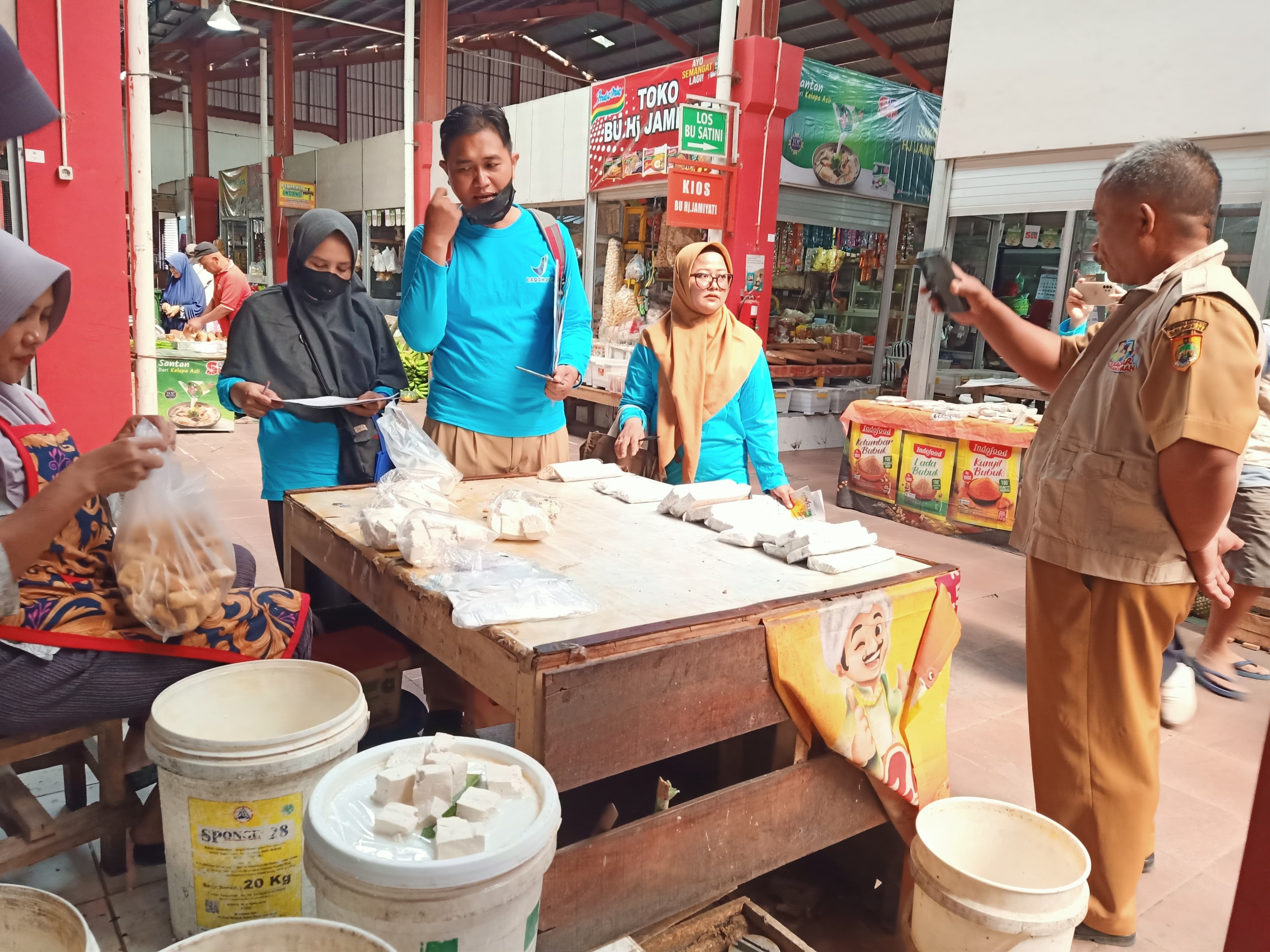 Salah satu pelaku UMKM di Kabupaten Sragen. (Ahmad Khairudin/Radar Solo)