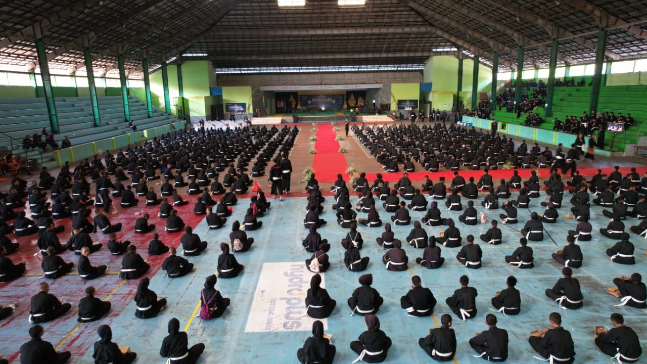 Pengesahan anggota perguruan silat di Sragen. (Ahmad Khairudin/Radar Solo)