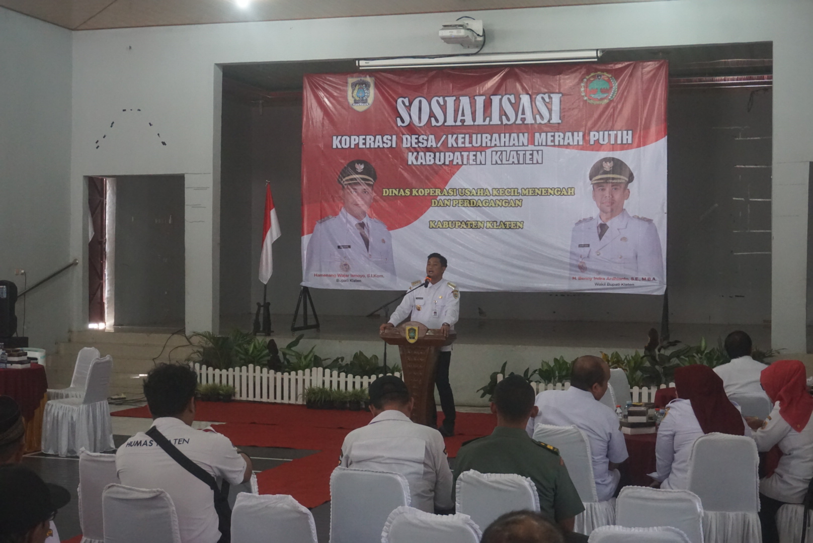 Sosialisasi pembentukan koperasi merah putih di Balai Desa Ngering, Kecamatan Jogonalan oleh DKUKMP Klaten. (Angga Purenda/Radar Solo)