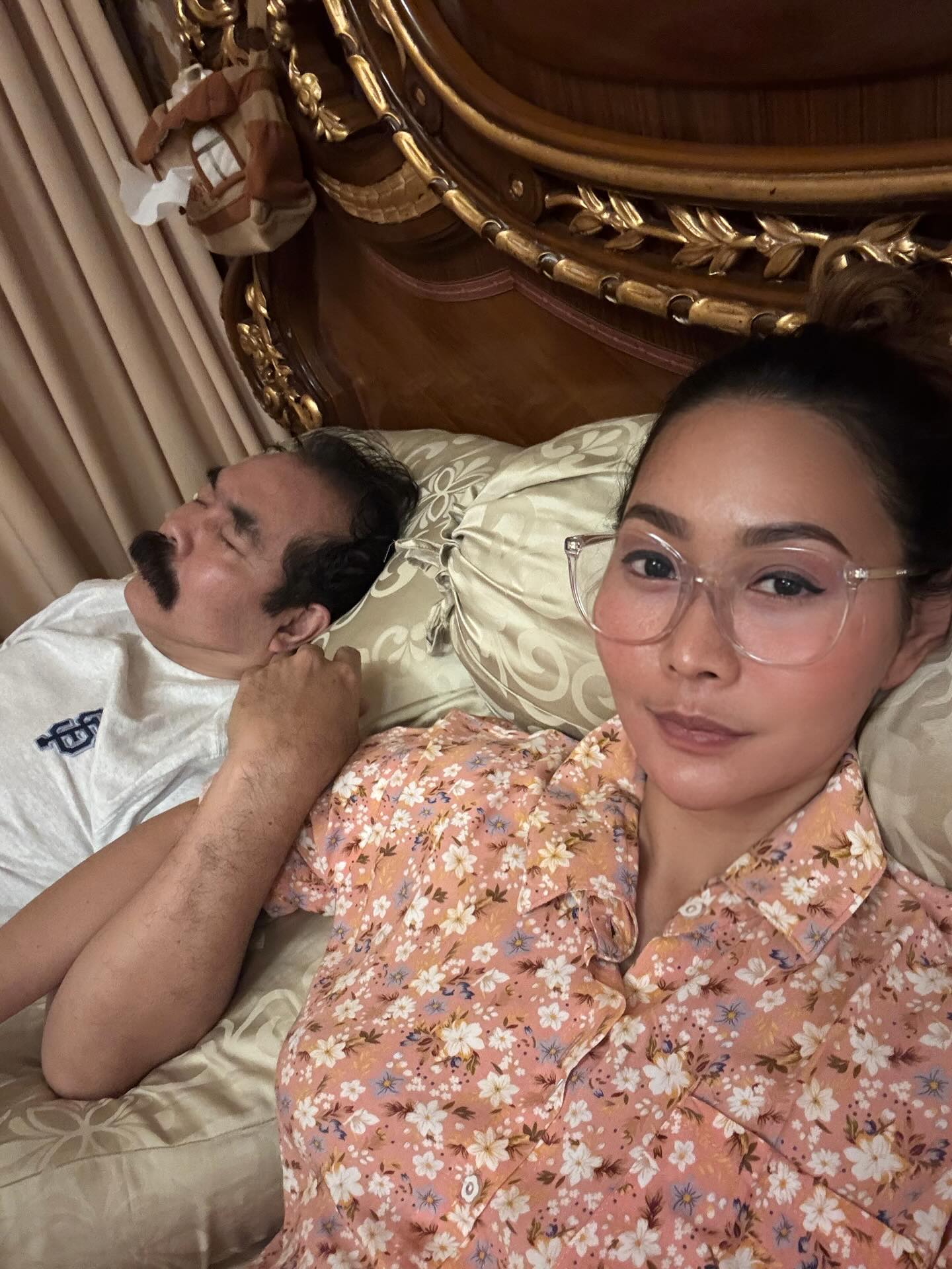 Inul Daratista Ungkap Kondisi Terkini Adam Suseno Usai Dilarikan ke Rumah Sakit,&nbsp;Pajang Foto Tidur Bergandengan