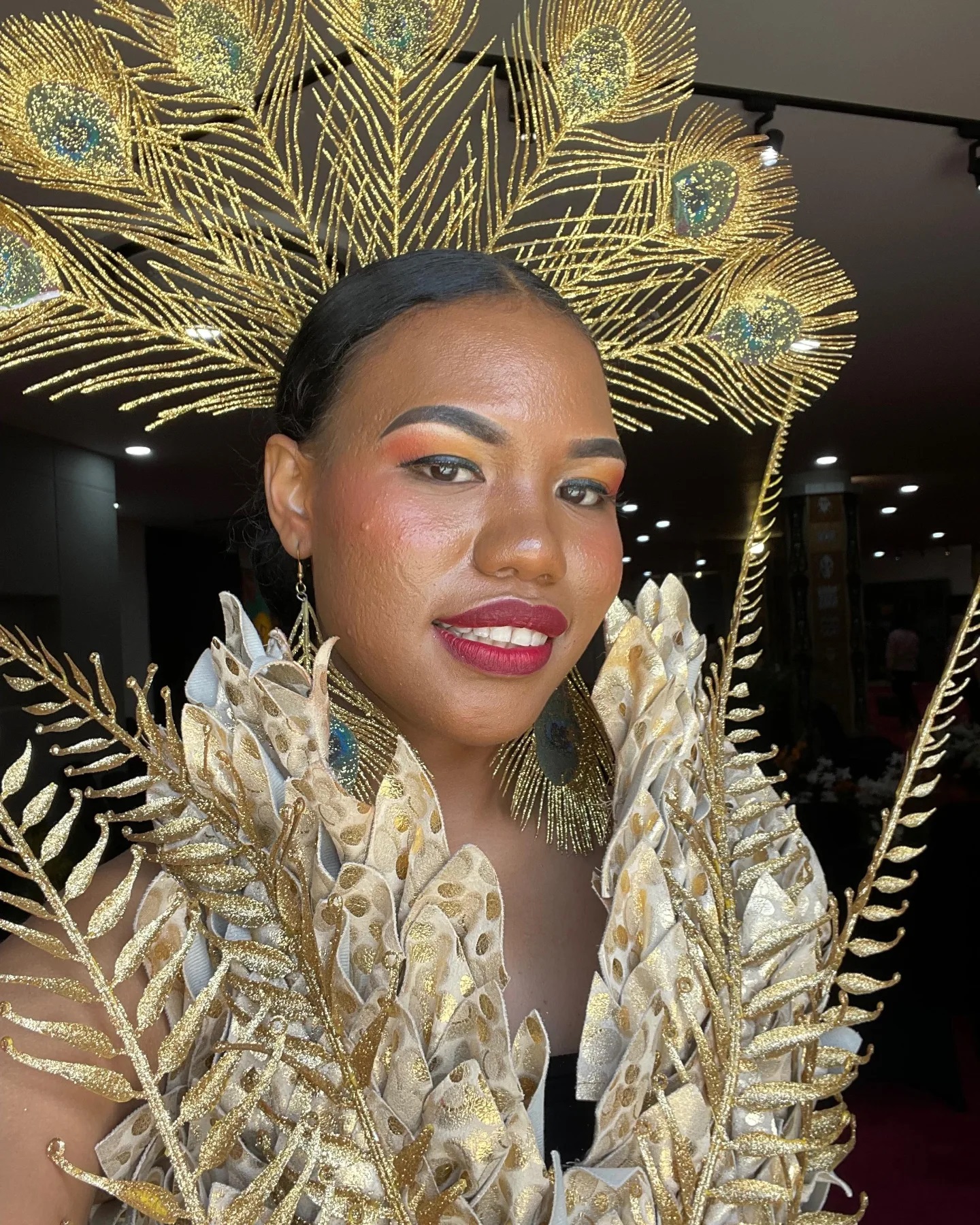 Finalis Miss Indonesia 2025 Merince Kogoya dipulangkan usai viral kibarkan bendera Israel. Aksinya tuai kecaman warganet.
