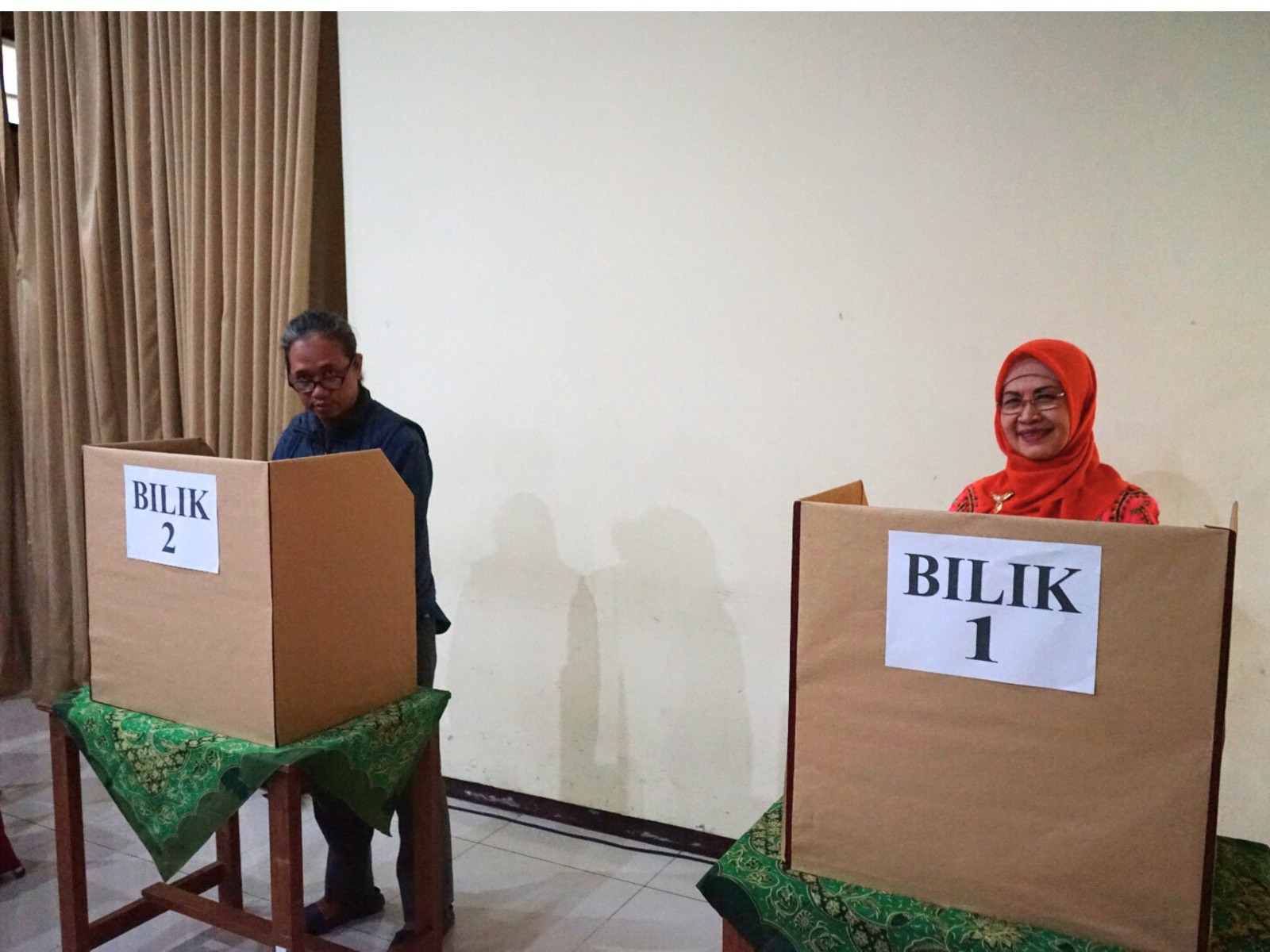 Proses pemilihan tiga calon rektor ISI Solo di kampus setempat, Selasa (1/7).
