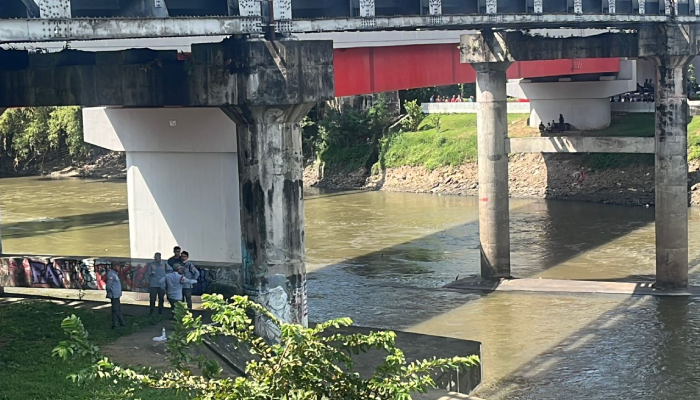 Proses pencarian mahasiswi UNS yang lompat dari atas Jembatan Jurug dan hanyut di Sungai Bengawa Solo, masih terus dilakukan.