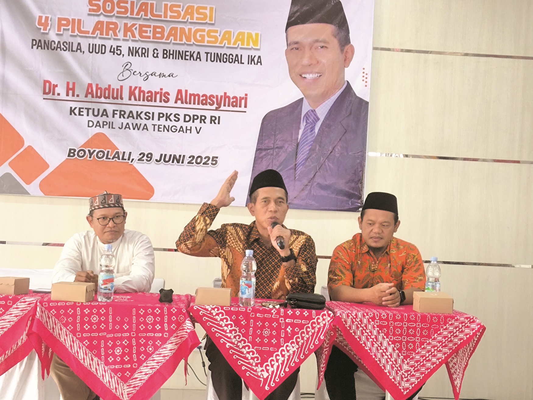 Anggota MPR RI dari Fraksi PKS Abdul Kharis Almasyhari menggelar sosialisasi empat pilar MPR RI ke kader di Boyolali. (ist)