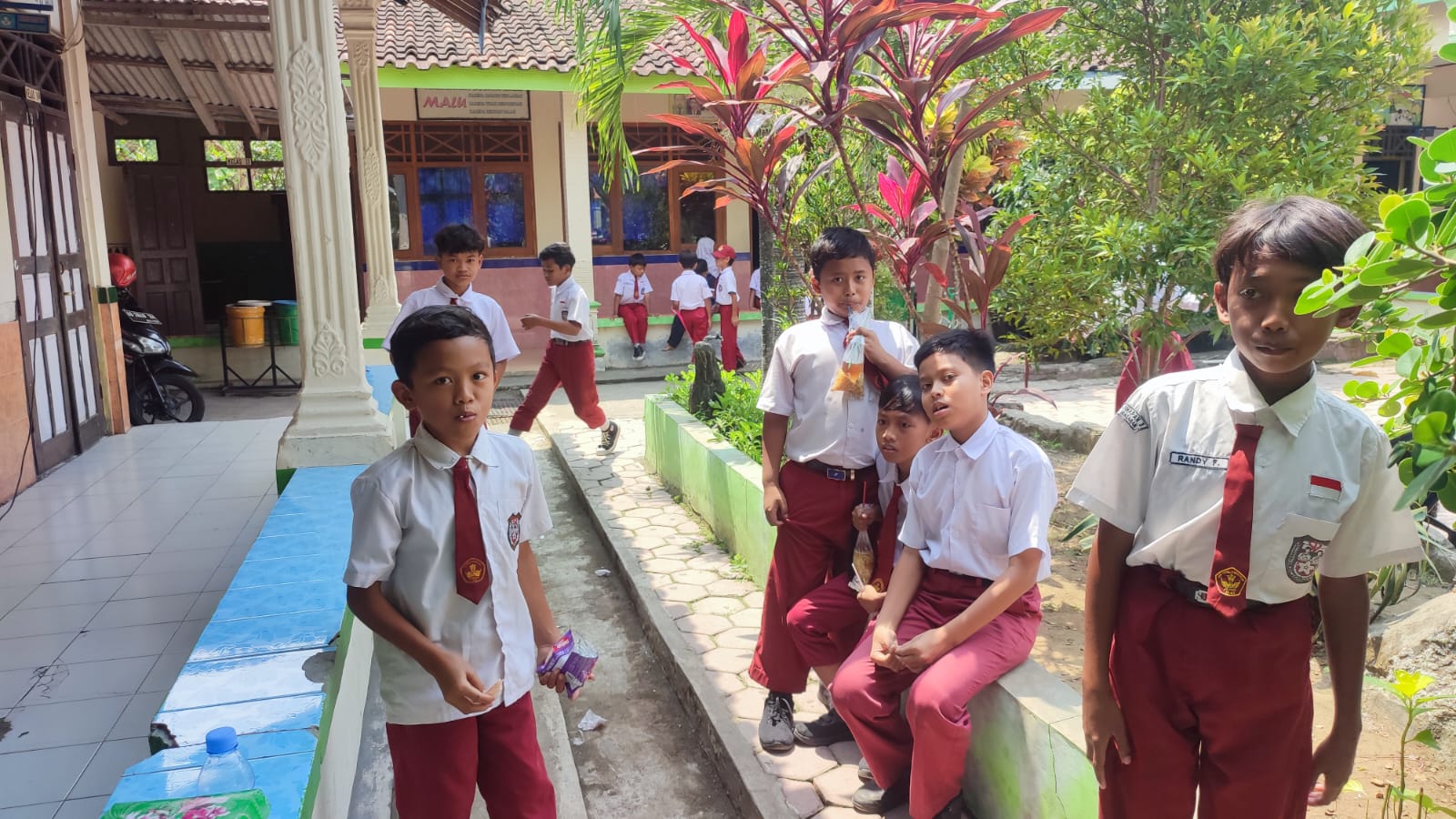 Potret pendidikan tingkat dasar di Kabupaten Sragen. (Ahmad Khairudin/Radar Solo)