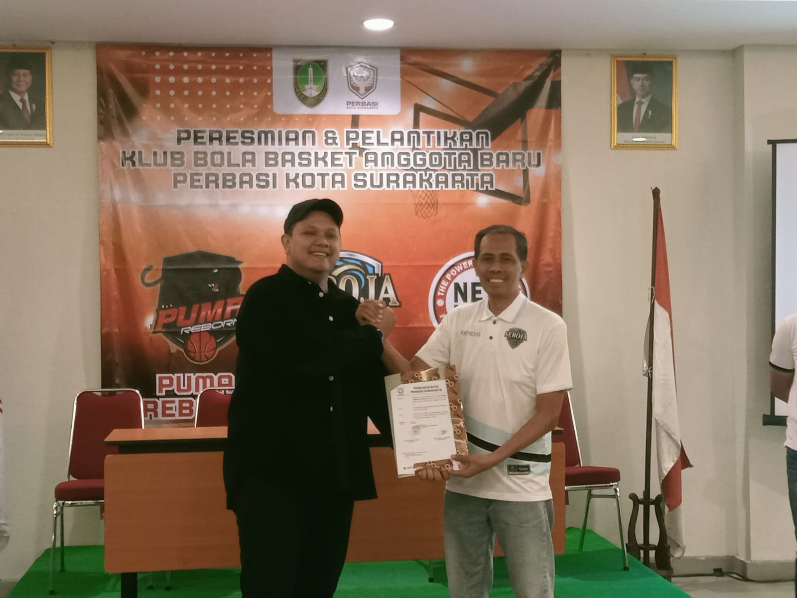 SAH : Pelantikan tiga klub bola basket anggota baru Perbasi Kota Solo, Selasa (1/7) malam.