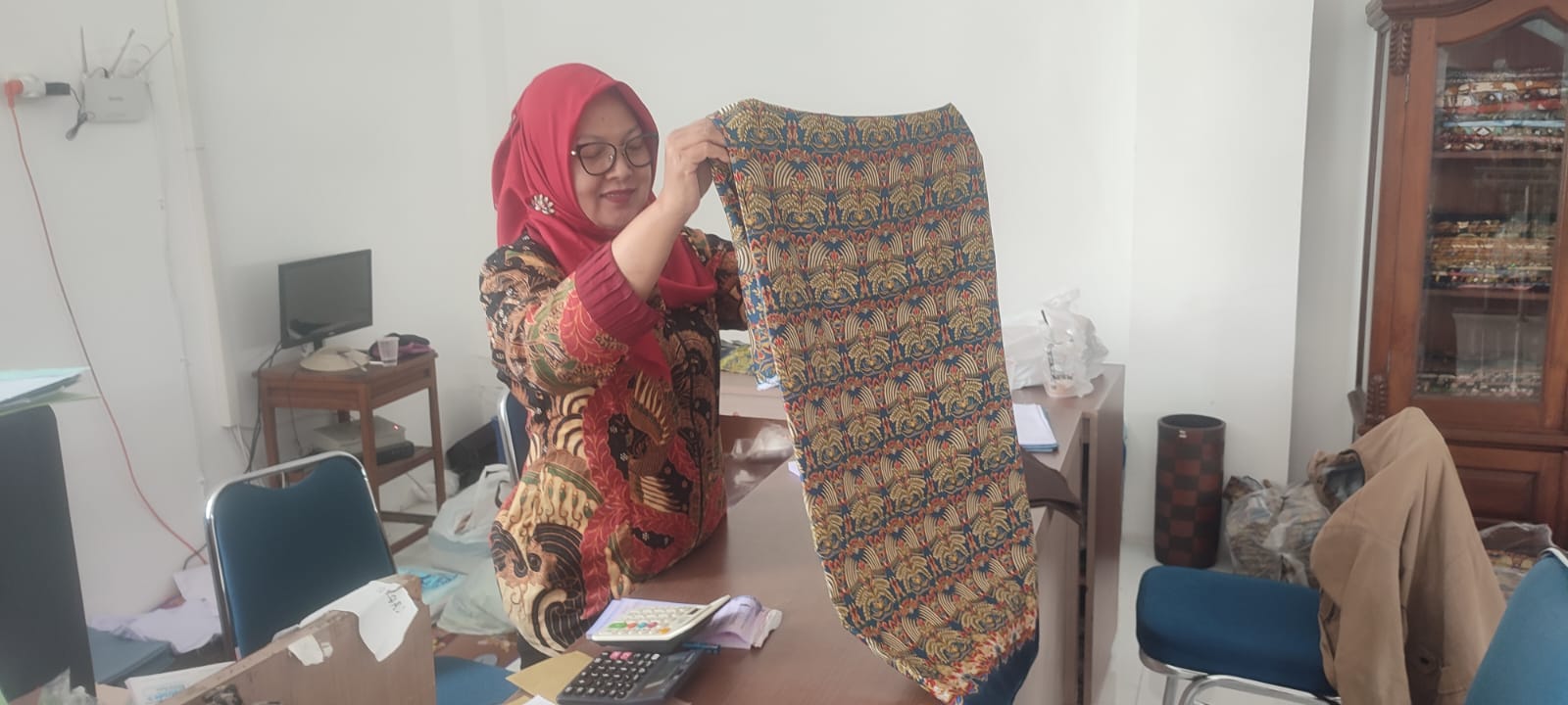 Batik motif Ceplok Pidekso untuk siswa SMA di Sragen. (Ahmad Khairudin/Radar Solo)
