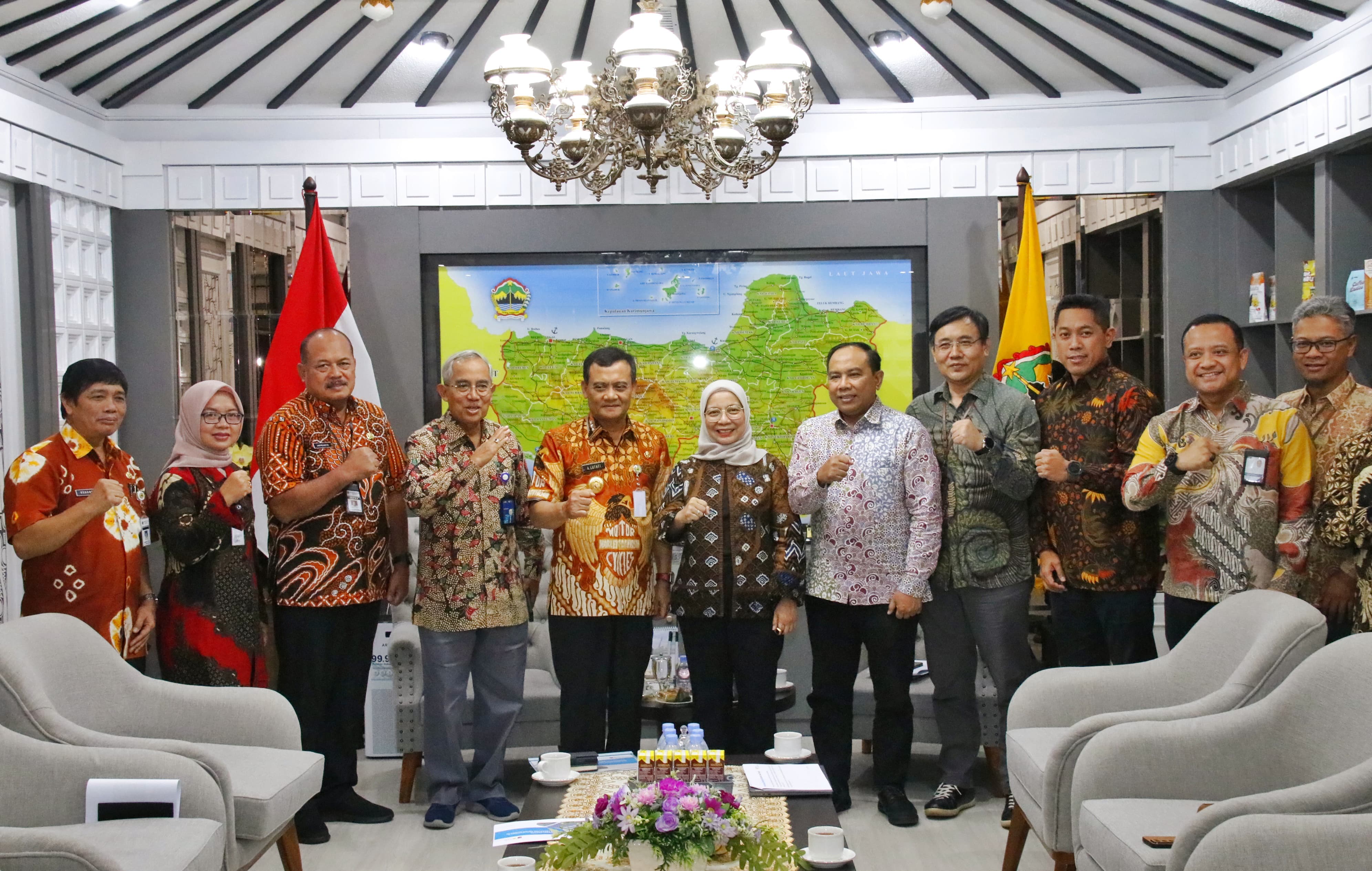 Gubernur Ahmad Luthfi Dukung PLTS terapung di Kedungombo dan Gajahmungkur mulai dibangun 2025, target operasi awal 2027 dengan daya total 200 MW.