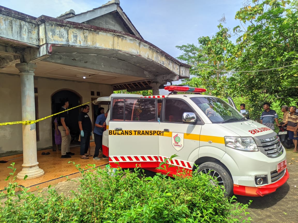 Evakuasi warga Ngadirojo Wonogiri yang diduga menjadi korban pembunuhan, Minggu  (6/7/2026).