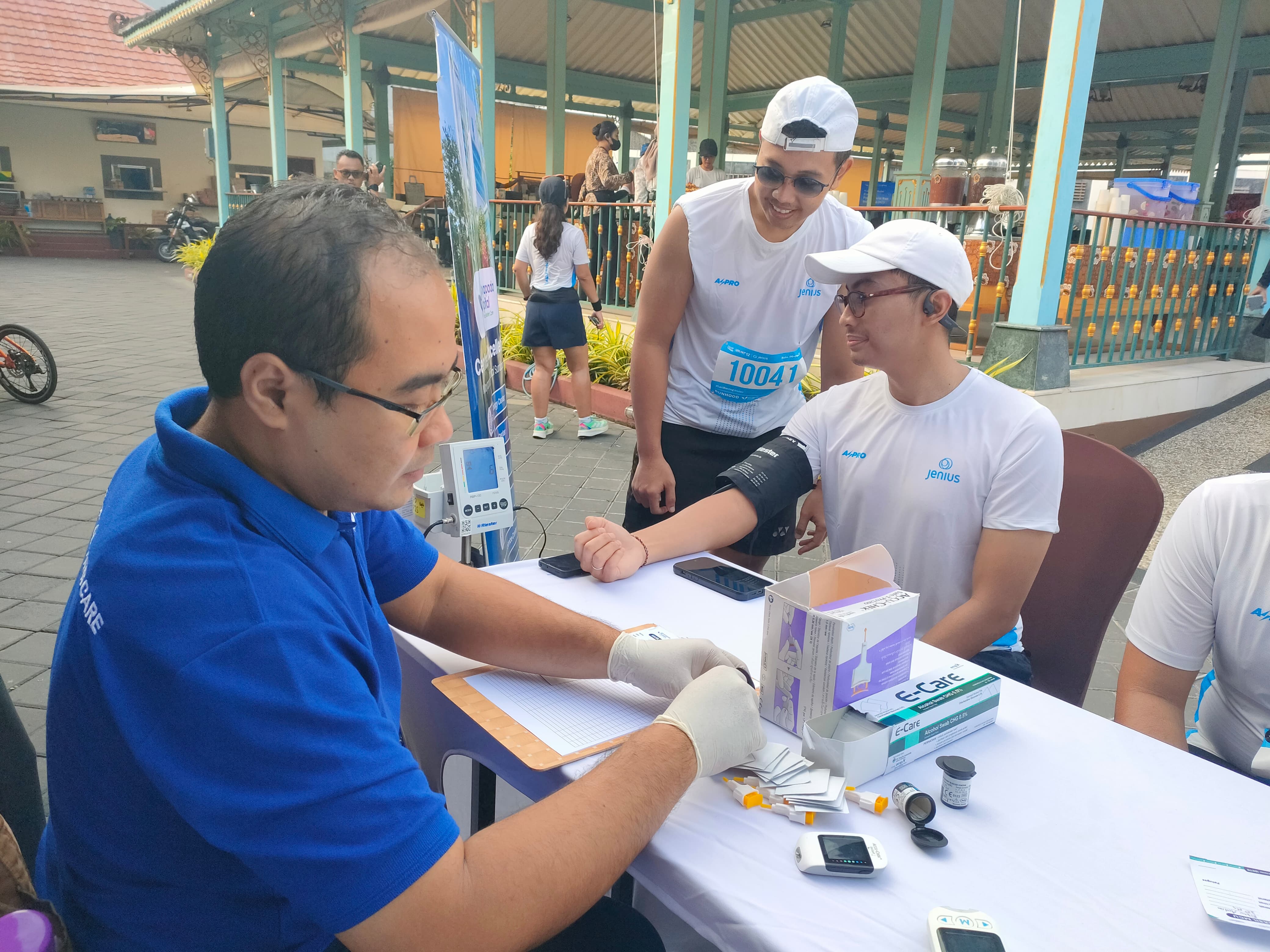Layanan Medical Check Up dihadirkan Mayapada Hospital di event Road to Pocari Sweat Run Indonesia 2025 yang dihelat di Solo, Minggu (6/7/2025).