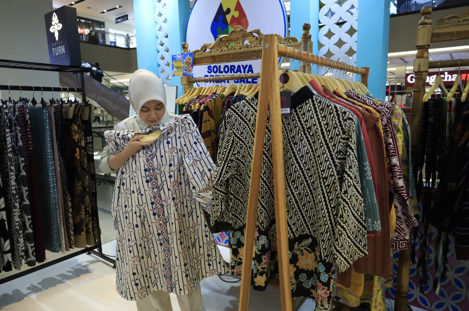 Pengelola mall juga turut menyemarakkan Solo Raya Great Sale dengan menghadirkan program diskon besar-besaran