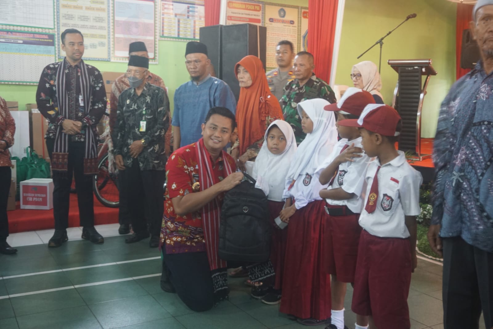 Bupati Klaten Hamenang Wajar Ismoyo dan Wakil Bupati Klaten Benny Indra Arhianto dalam kegiatan sambung roso di Desa Jogosetran, Kecamatan Kalikotes, Selasa (8/7/2025).  Gulirkan Inovasi Program