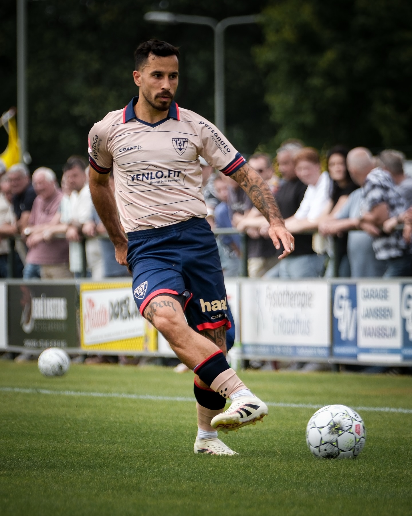 STATUS MENGAMBANG: Jordy Tutuarima saat bermain dengan VVV Venlo 1903 saat beruji coba dengan Borussia M&ouml;nchengladbach U23, belum lama ini.  &nbsp;