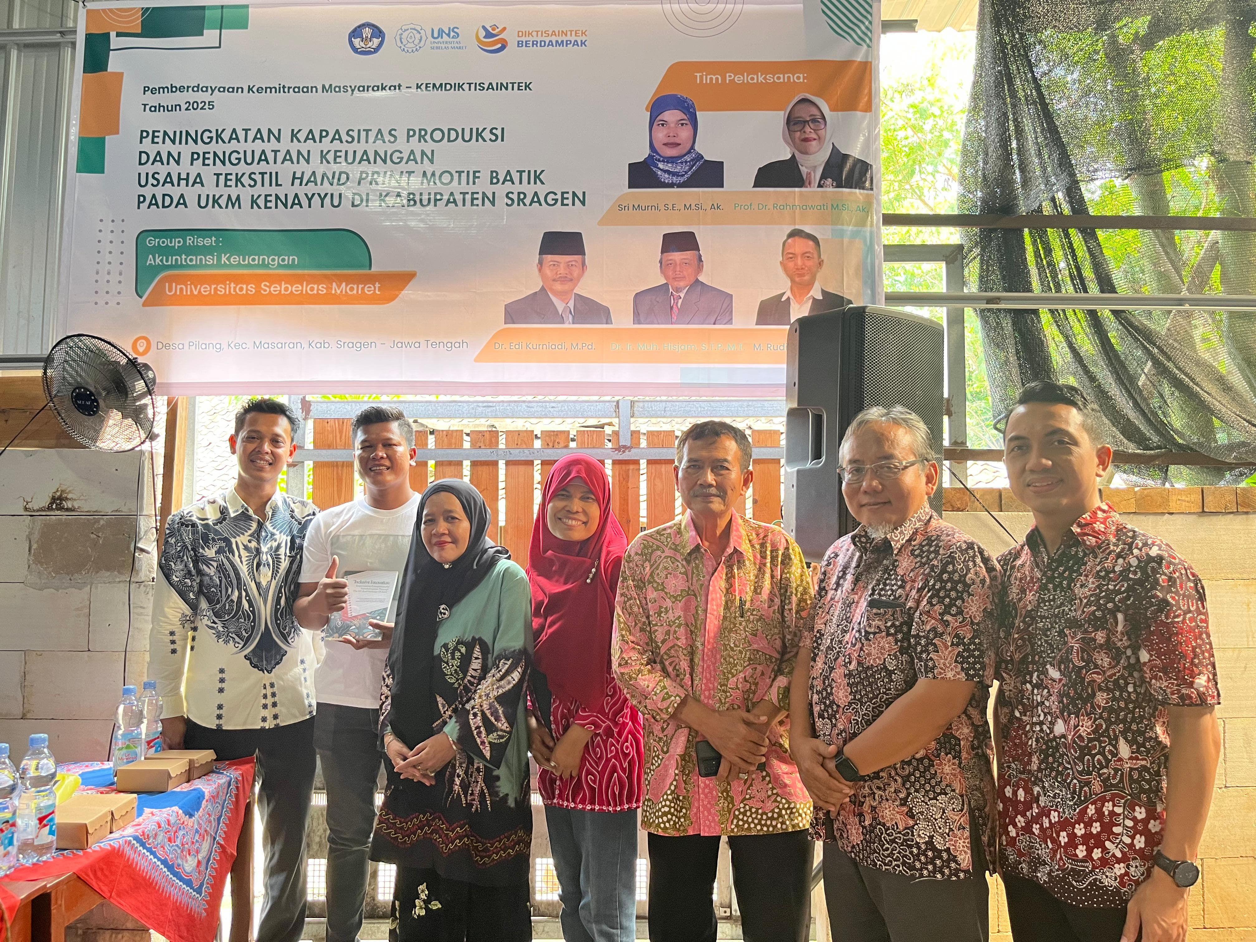 Group Riset Akuntansi Keuangan UNS gelar program bertajuk &ldquo;Peningkatan Kapasitas Produksi dan Penguatan Keuangan Usaha Tekstil Hand Print Motif Batik pada UKM Kenayyu di Sragen.