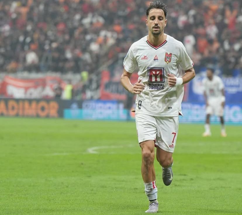 Winger Malut United Adriano Castanheira dikabarkan dilirik Persis Solo.