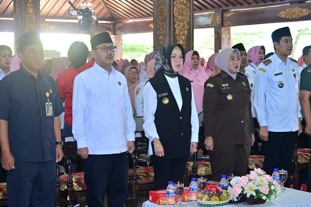 Bupati Sukoharjo Etik Suryani hadiri pengajian akbar dalam rangka memperingati Tahun Baru Islam 1447 Hijriah di Pendopo Graha Satya Praja, Rabu (9/7/2025).