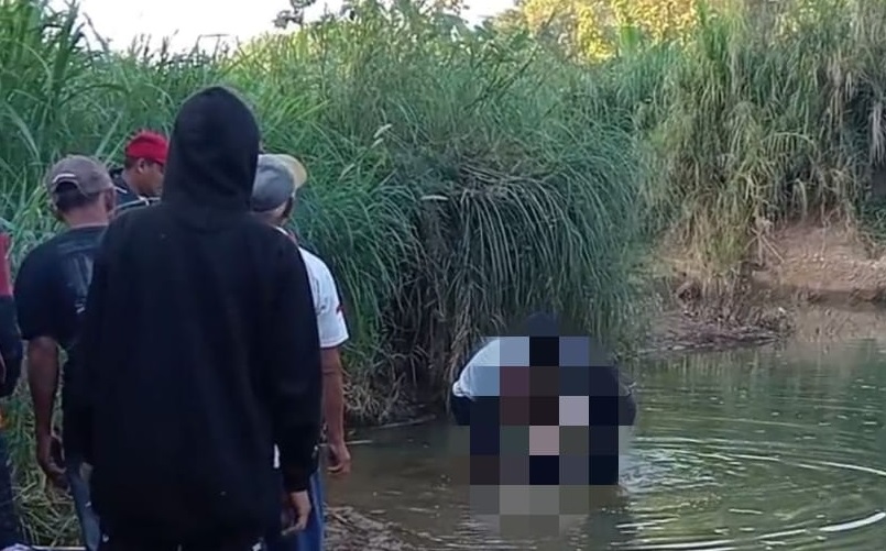 Evakuasi FW, Anak berkebutuhan khusus warga Kecamatan Giriwoyo, Kabupaten Wonogiri yang meninggal di Sungai Bengawan Solo, Rabu (9/7/2025).