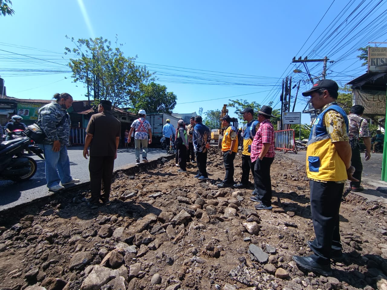 Proyek perbaikan Jalan RE Martadinata Solo. (M Ihsan/Radar Solo)